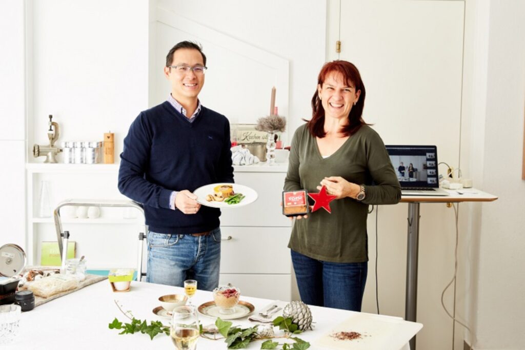 Martin Chu von Evergreen mit Ernährungswissenschaftlerin Nicole Seiler