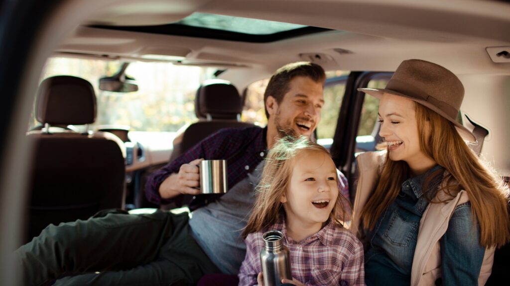Familie im Auto