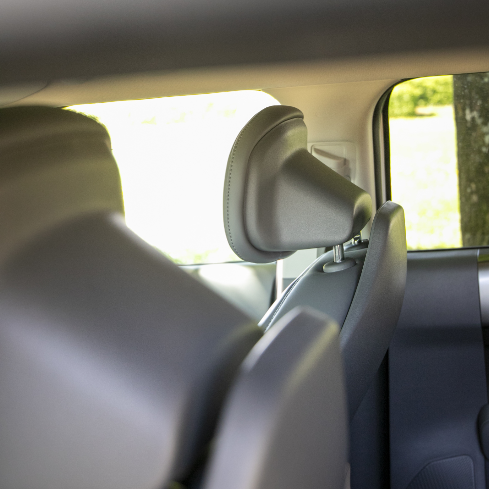 Autotest Kia EV3: besondere Kopfstützen