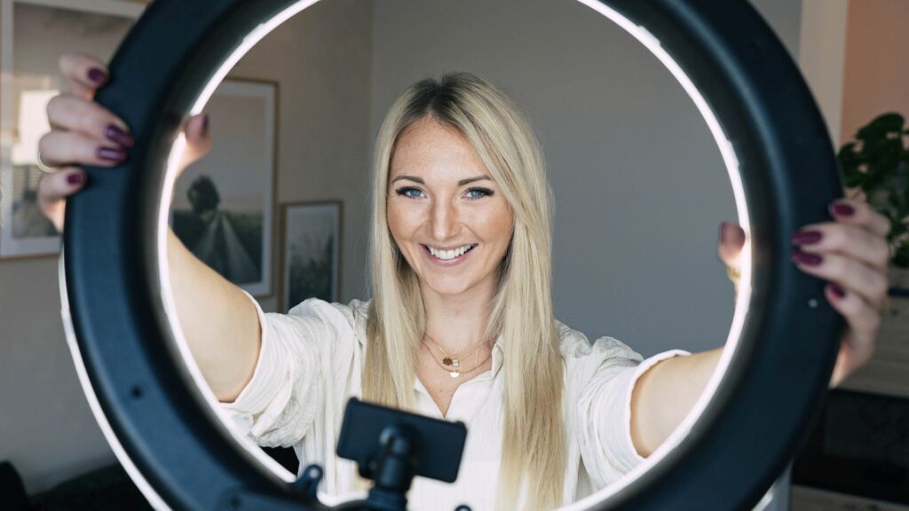 Influencerin Linda Lime mit Selfie-Ring-Licht