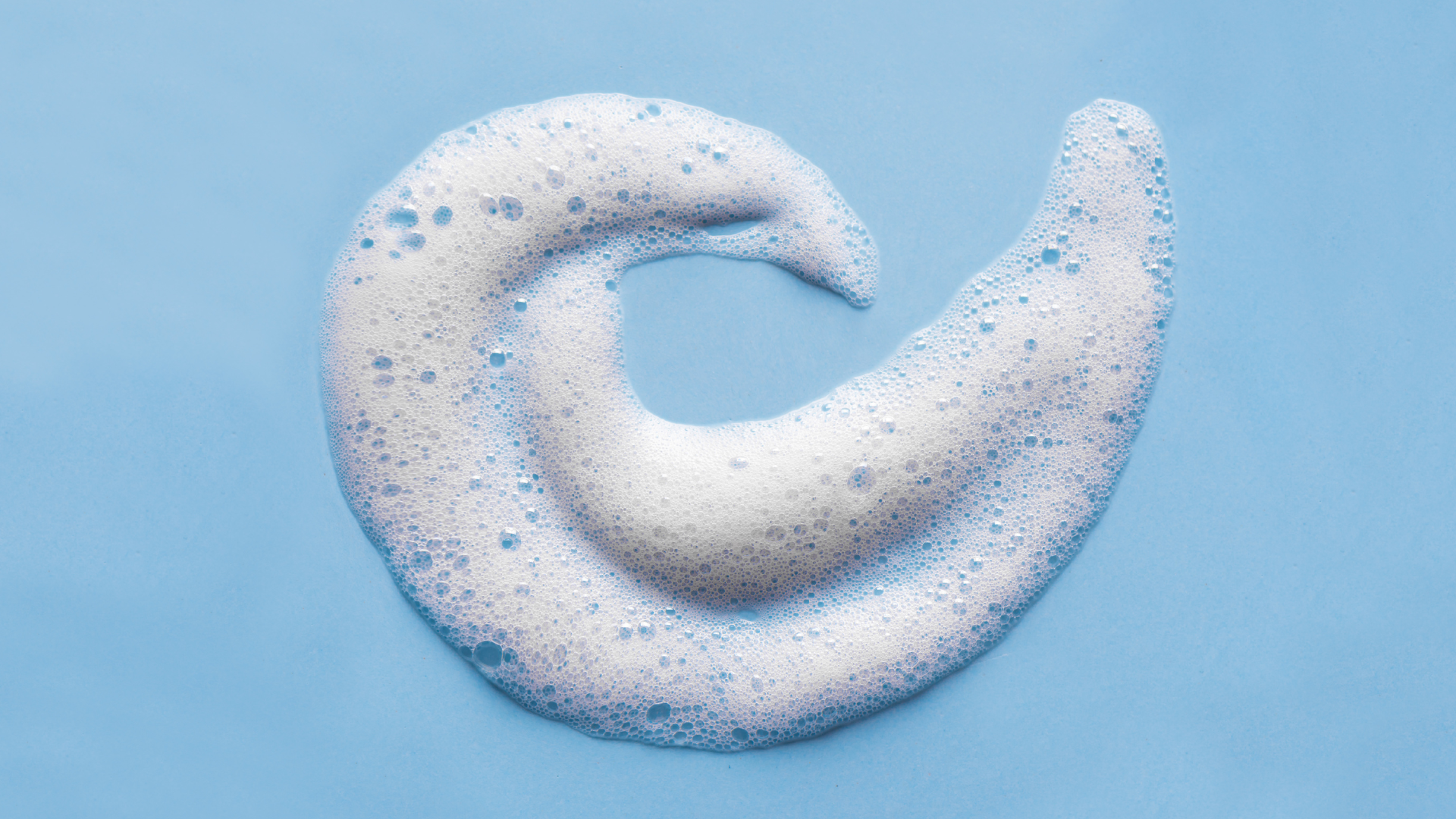 Gesichtspflege, creme auf blauem Hintergrund