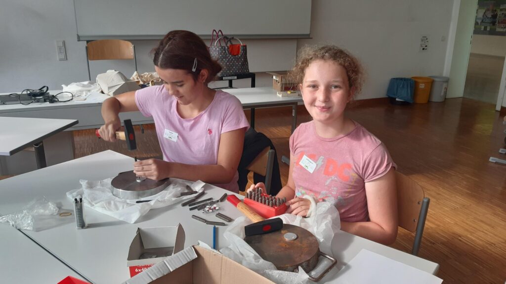 Mädchen in der Technik