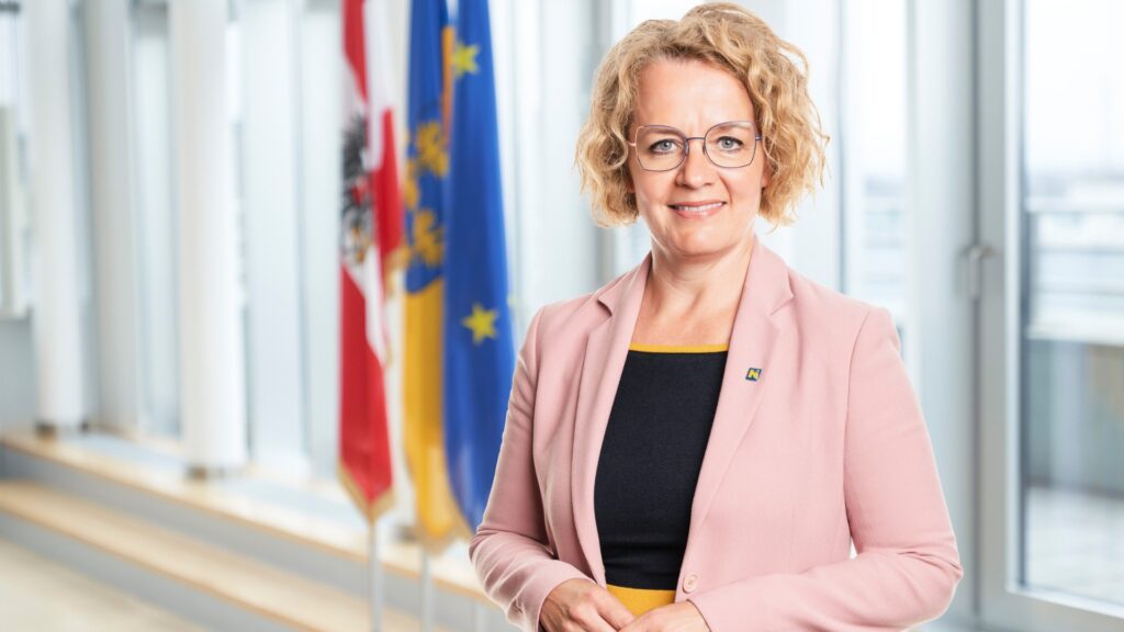 Landesrätin Christiane Teschl-Hofmeister