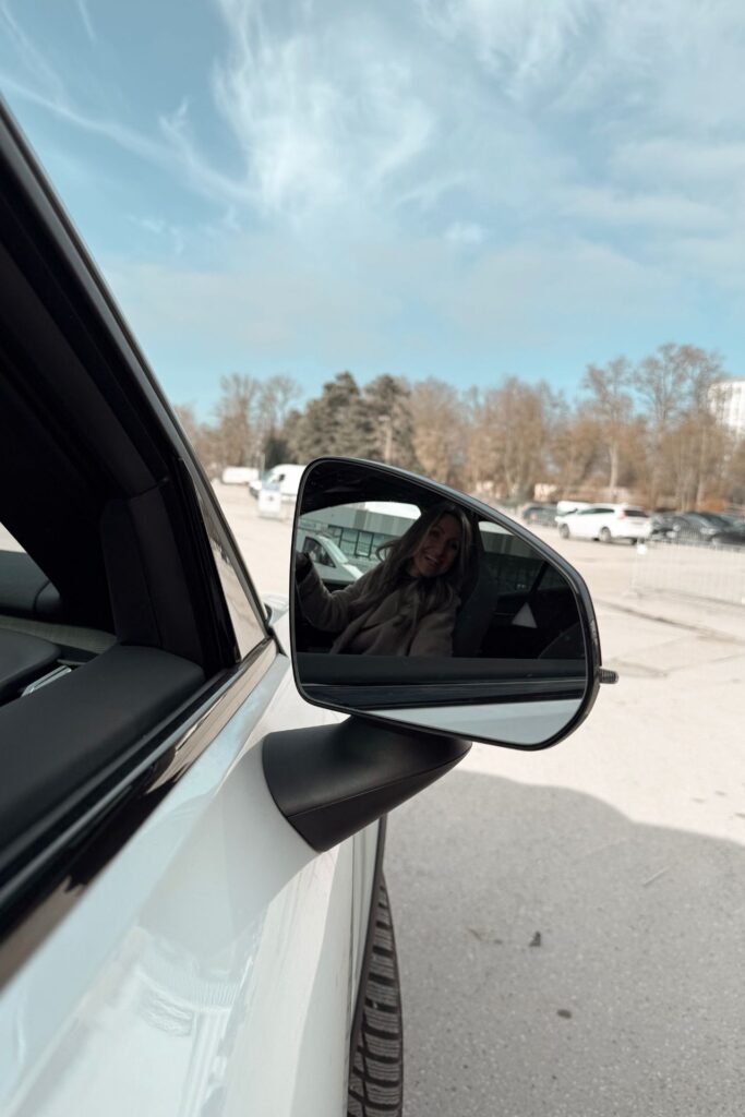 Autotest Volvo EX30 Cross Country: rahmenlose Seitenspiegel