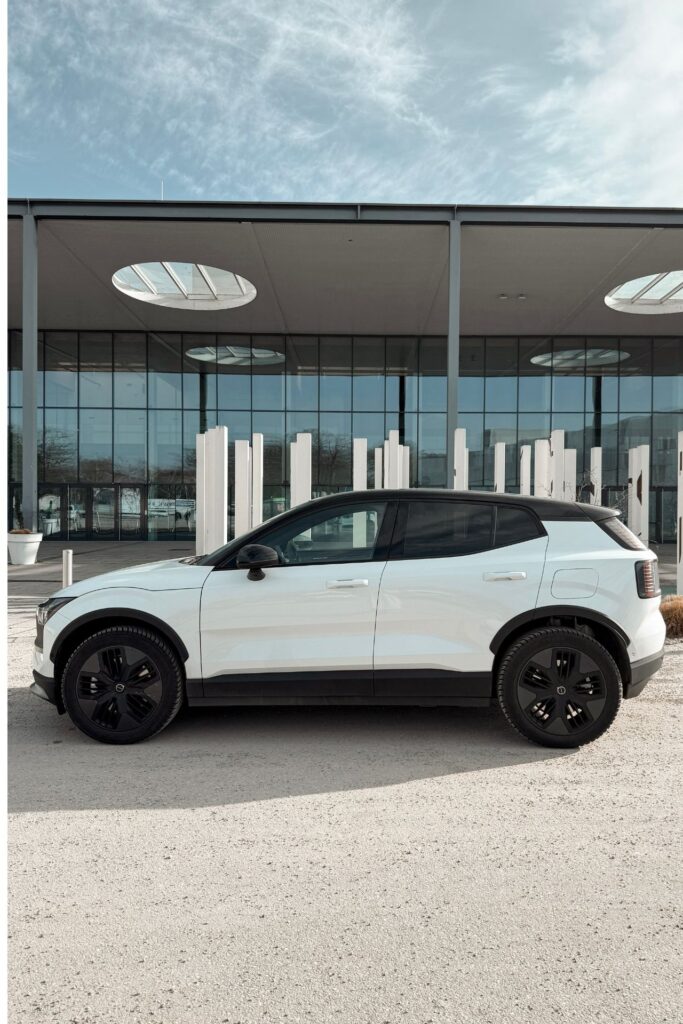 Autotest Volvo EX30 Cross Country: Seitenansicht