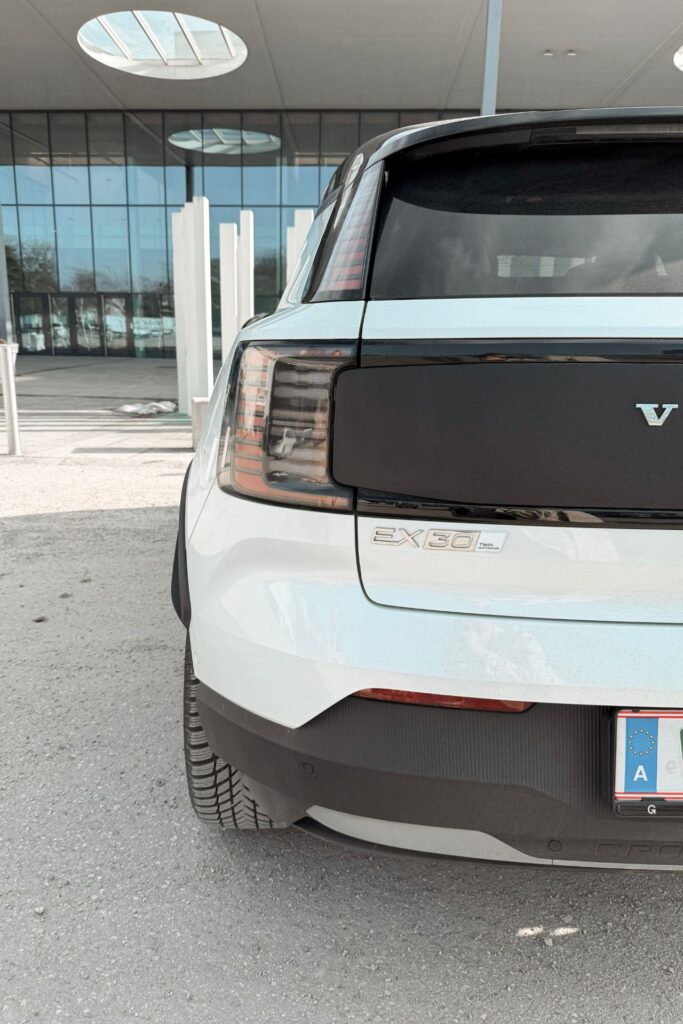 Autotest Volvo EX30 Cross Country: Heckansicht