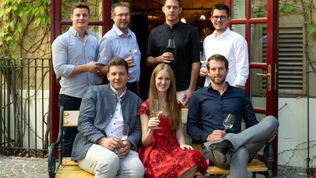 Die sechs Finalisten der Schlossquadrat Trophy 2026 und Jürgen Geyer