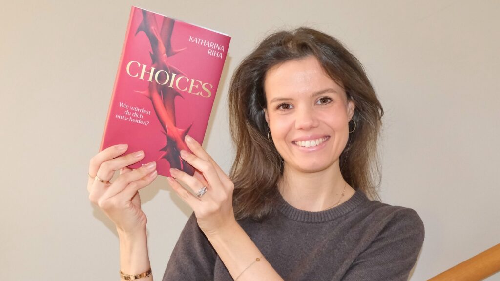Autorin Katharina Riha mit ihrem Buch "Choices"