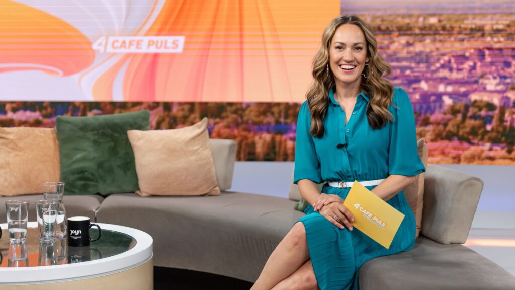 Bianca Schwarzjirg auf der "Café Puls"-Couch