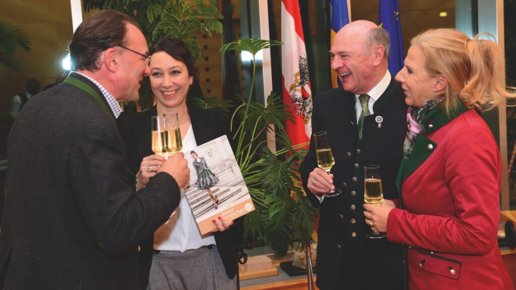 Josef Rumer und Angelica Pral-Haidbauer feiern mit Erwin Pröll und Ursula Strauss 2014 den Beginn der Niederösterreicherin