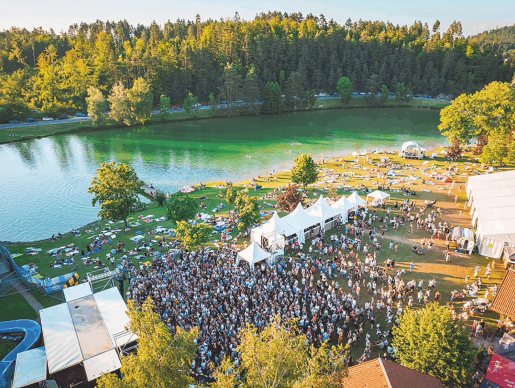 Publikum beim Acoustik Lakeside