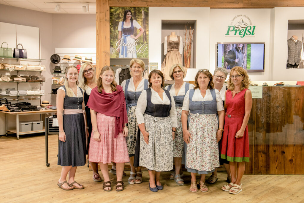 Eine vielfältige Dirndl-Auswahl vom traditionellen Dirndl bis zum modernen Look gibt es bei Preßl in Amstetten.
