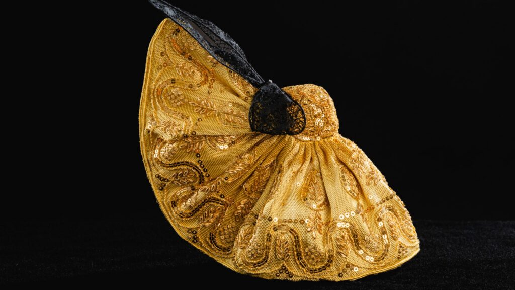 Die Goldhaube. In diesem aufwendigen Kunstwerk stecken 250 Stunden Arbeitszeit.